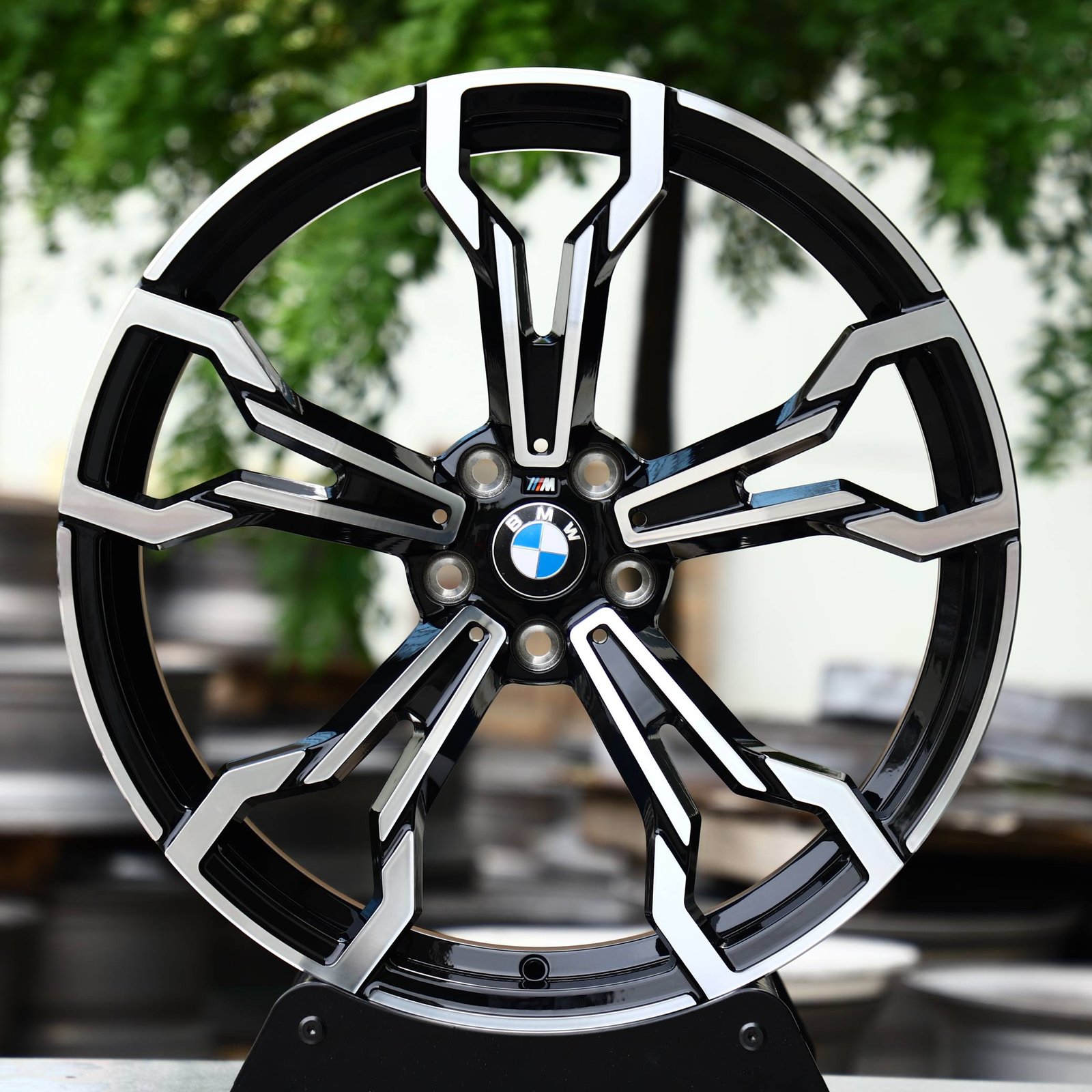 BMW 5 Series wheels – Gloss Black Petal Machined Face, front view