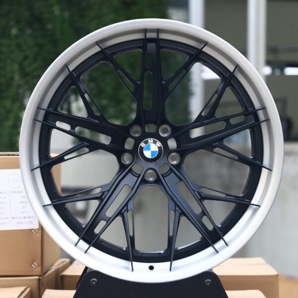 BMW 5 Series wheels – Black / Silver 10 Y-Split-Spoke (BMW OEM-Style), front view