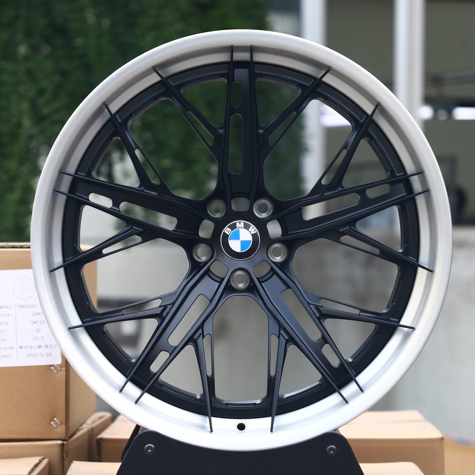 BMW 5 Series wheels – Gloss Black / Silver 2-Piece, front view