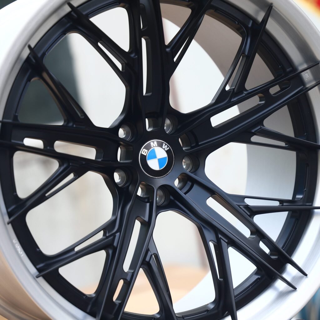 BMW M3 F80 wheels – Gloss Black / Silver 2-Piece, lip and barrel detail