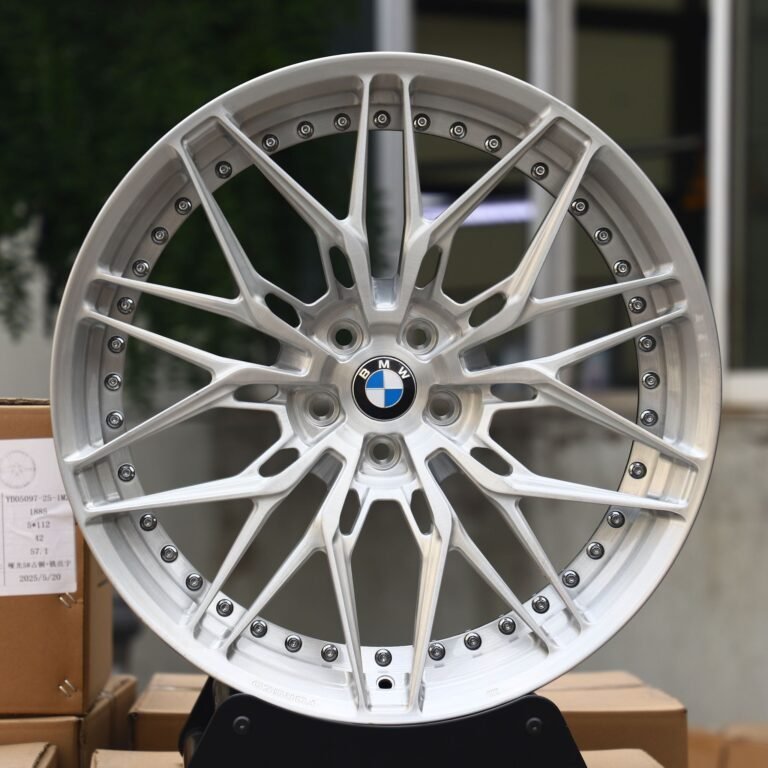 Кованые диски на BMW 3 серии (G20) — Кованый диск двухсоставный, глянцевый чёрный серебристый