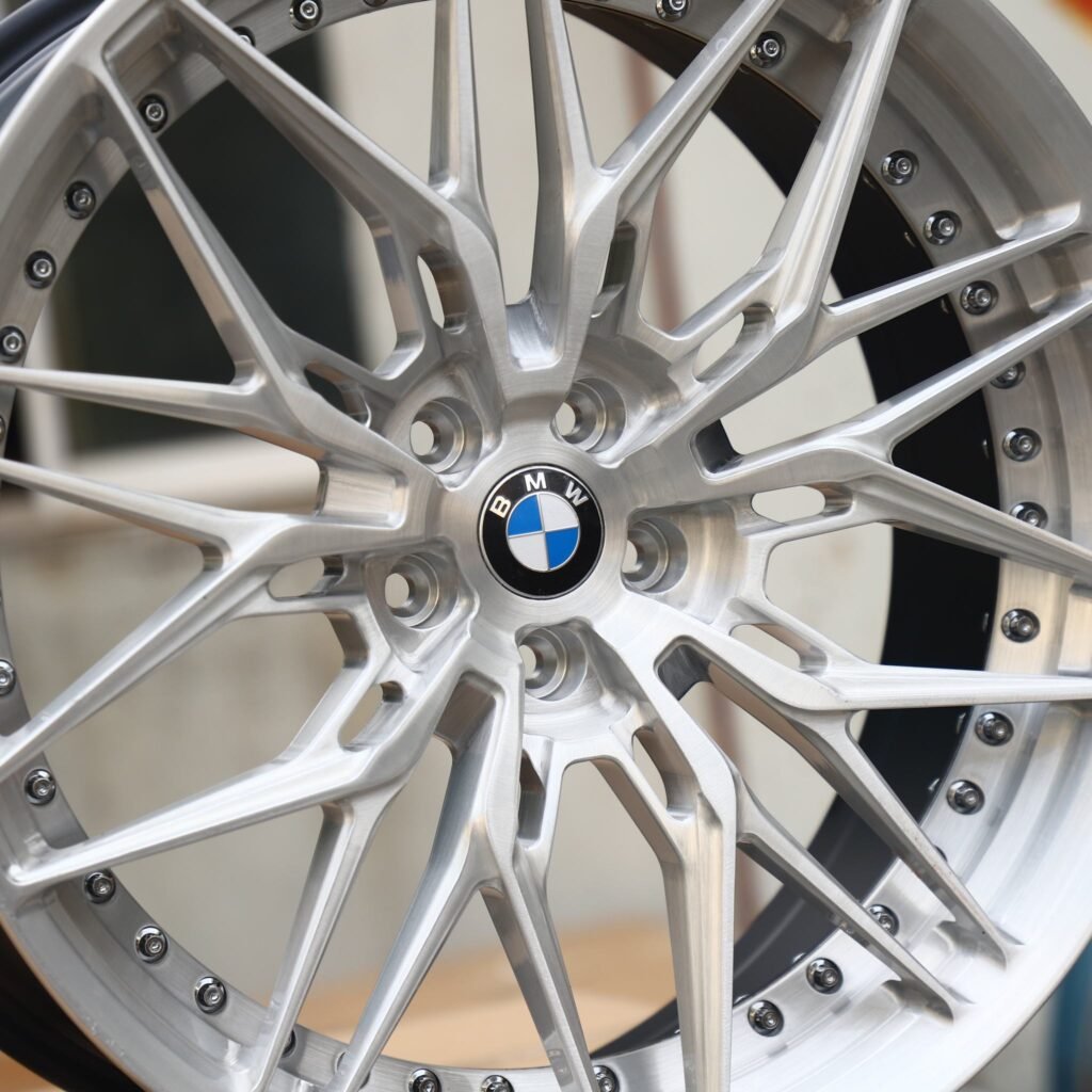 BMW M3 F80 wheels – Gloss Black / Silver 2-Piece, lip and barrel detail