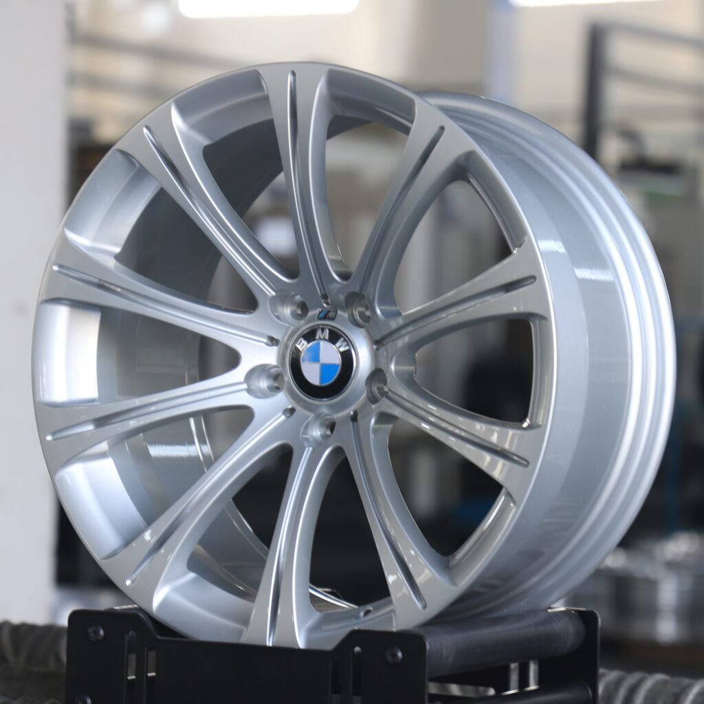 BMW 3 Series wheels – Gloss Silver 10-Spoke, angled view