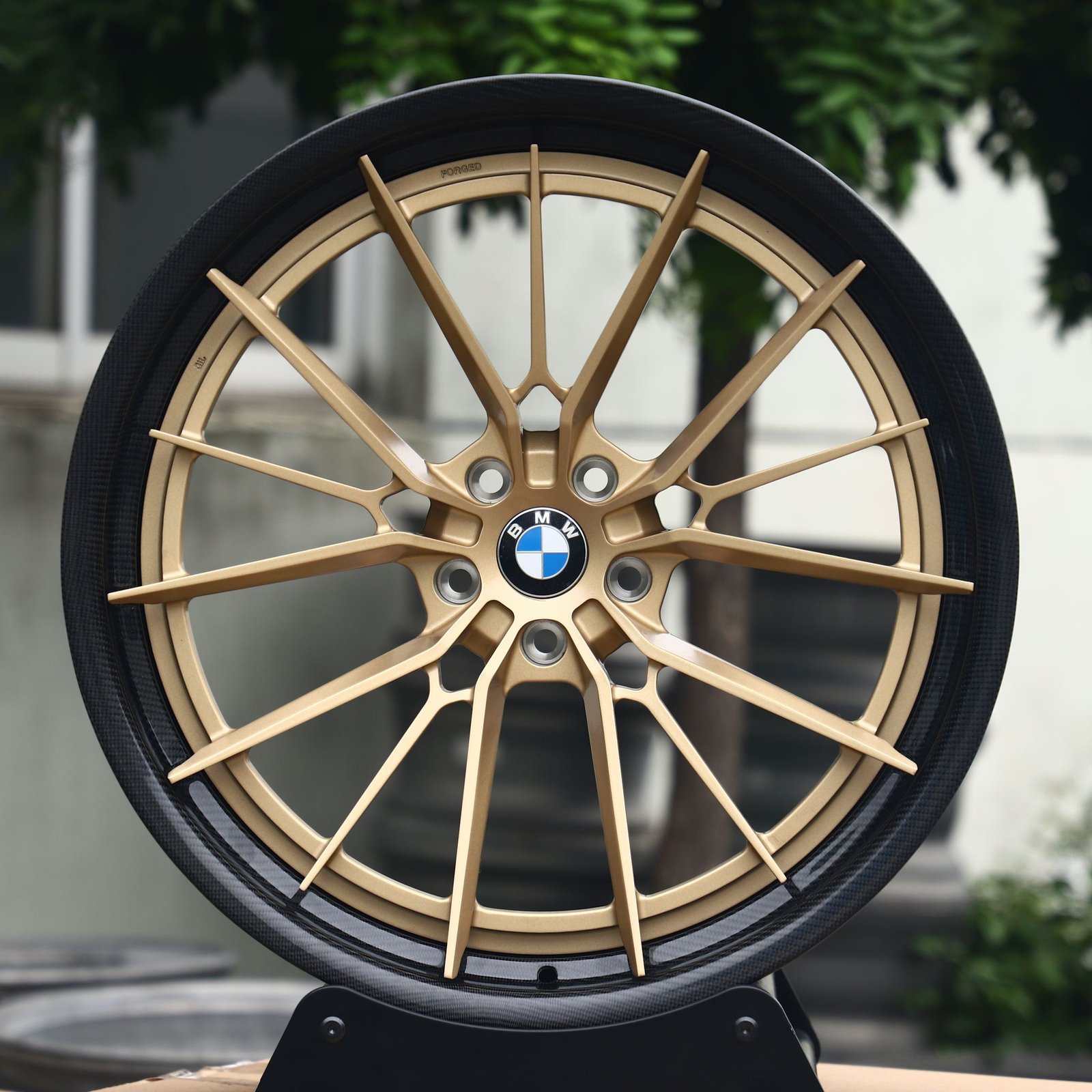 BMW 5 Series wheels – Gold / Gloss Black 2-Piece Carbon Fibre, front view