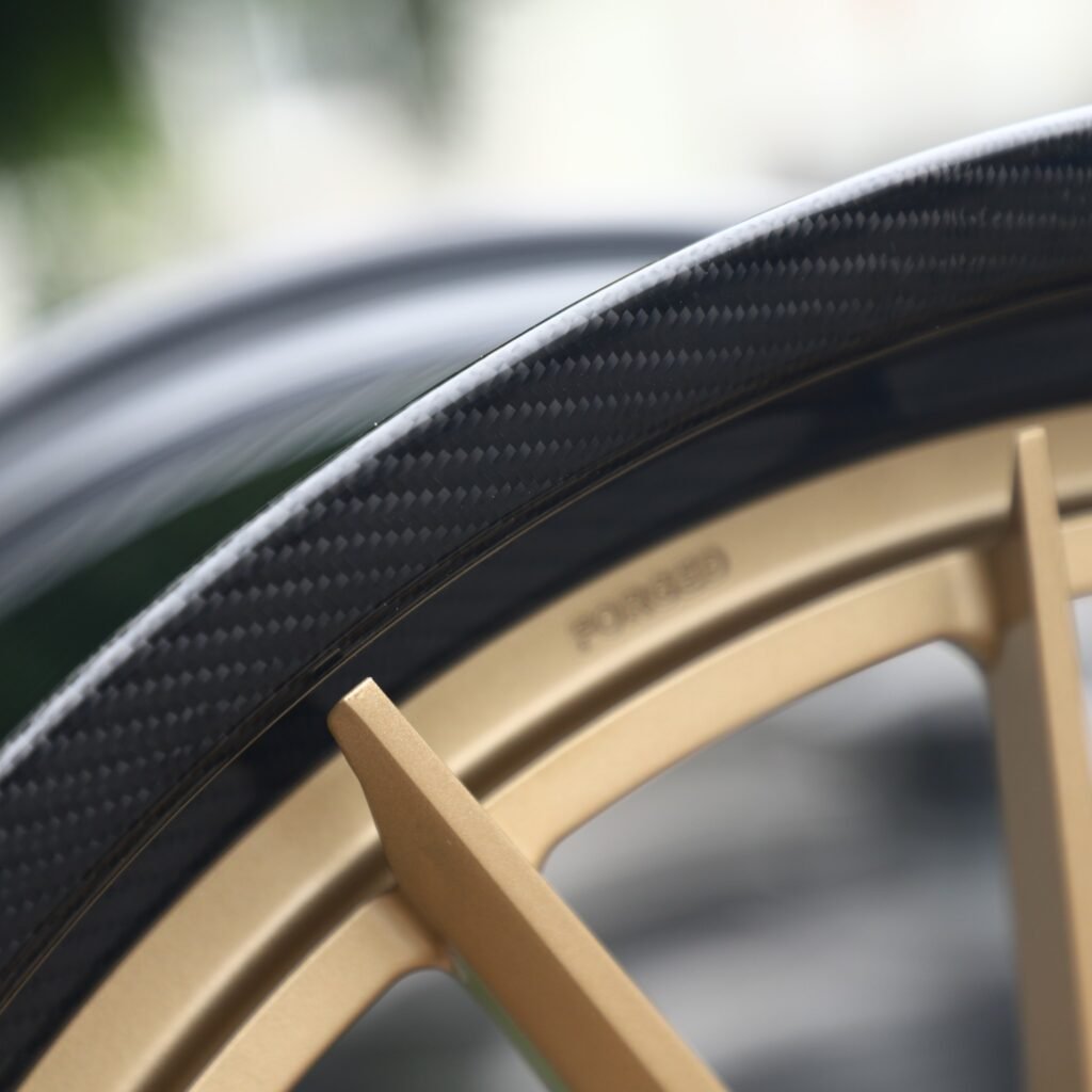 BMW M3 F80 wheels – Gold / Gloss Black 2-Piece Carbon Fibre, lip and barrel detail