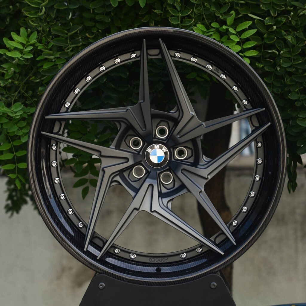 BMW 5 Series wheels – Gray / Gloss Black 2-Piece Directional, front view