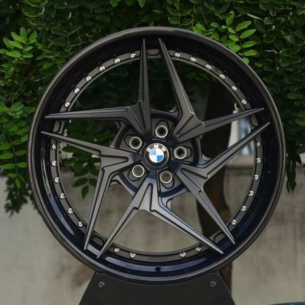 BMW 5 Series wheels – Gray / Gloss Black 2-Piece Directional, front view