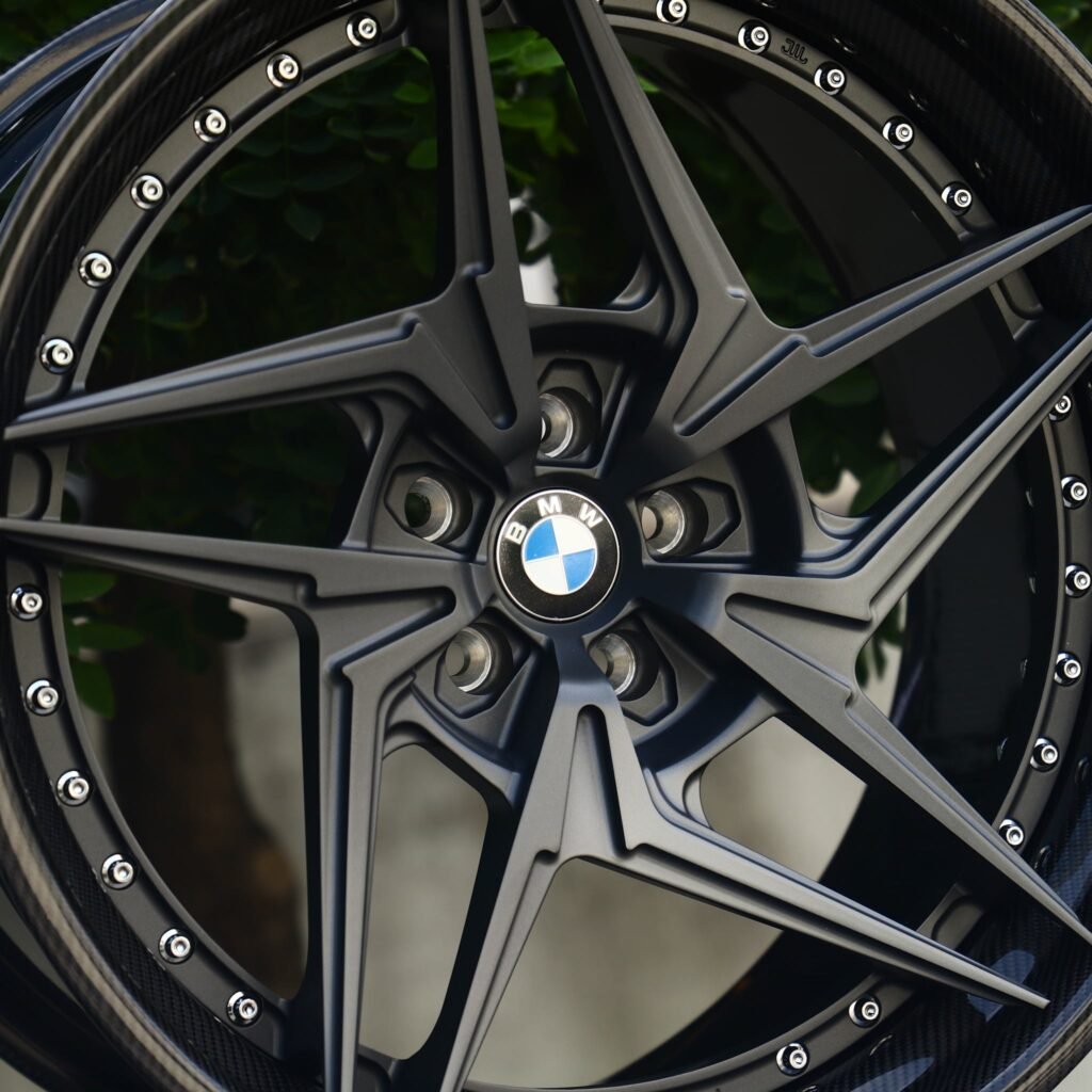 BMW M3 F80 wheels – Gray / Gloss Black 2-Piece Directional, lip and barrel detail