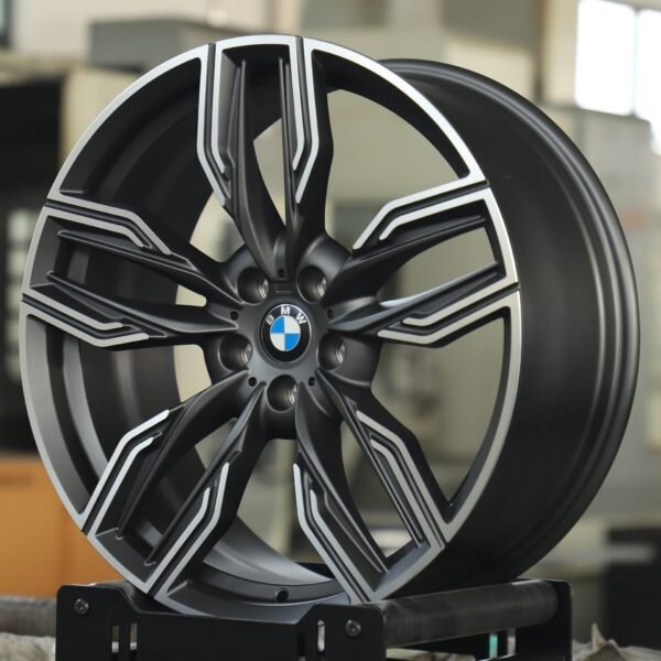 BMW 5 Series wheels – Matte Black 5 Y-Spoke Machined Face, front view