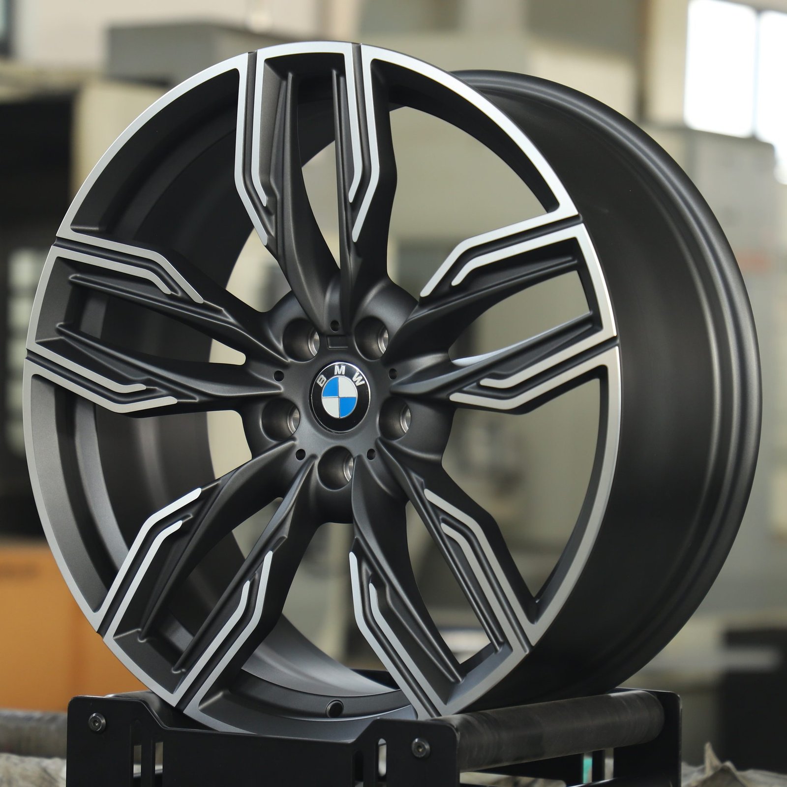 BMW 5 Series wheels – Matte Black 5 Y-Spoke Machined Face, front view