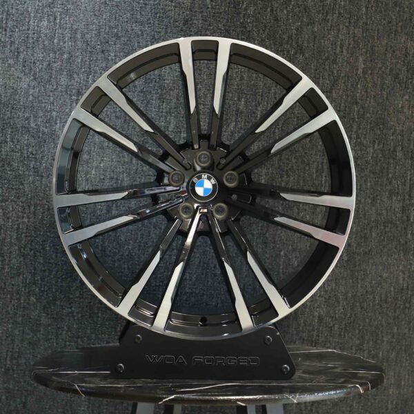 BMW 5 Series wheels – Black / Machined 10-Spoke Machined Face, front view