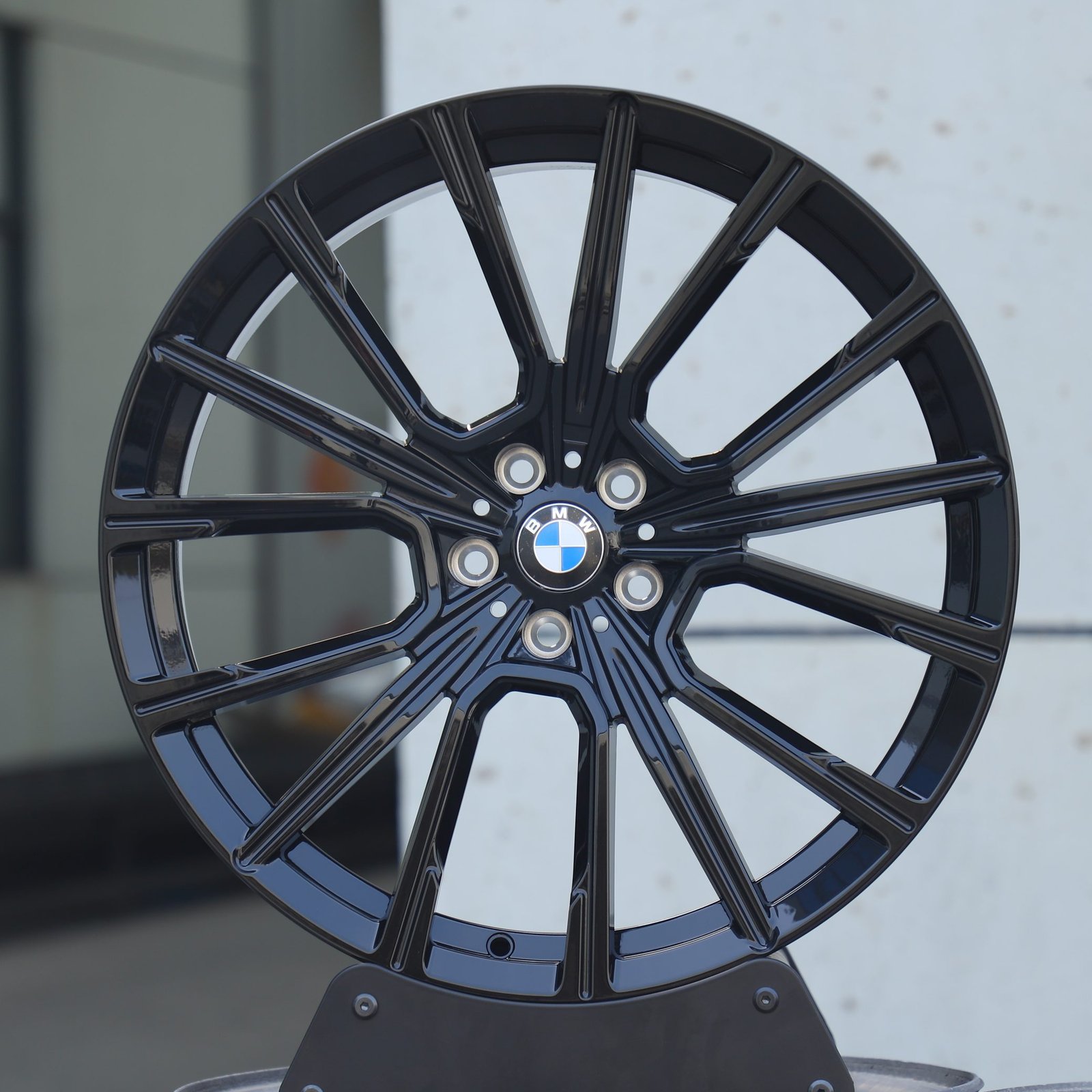 BMW 5 Series wheels – Matte Silver 5 W-Spoke, front view