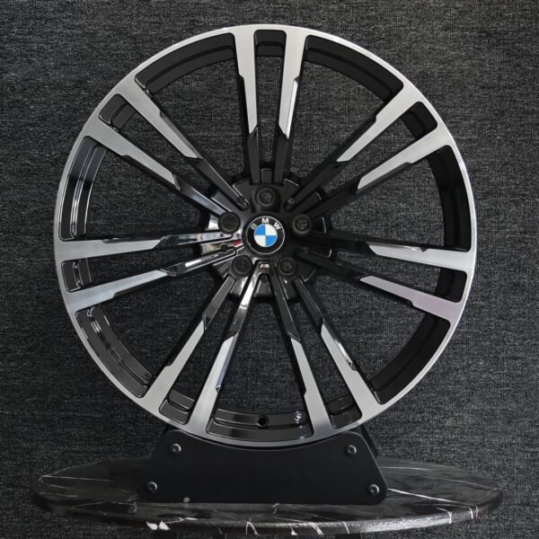 BMW 5 Series wheels – Black / Machined 7-Spoke Machined Face, front view
