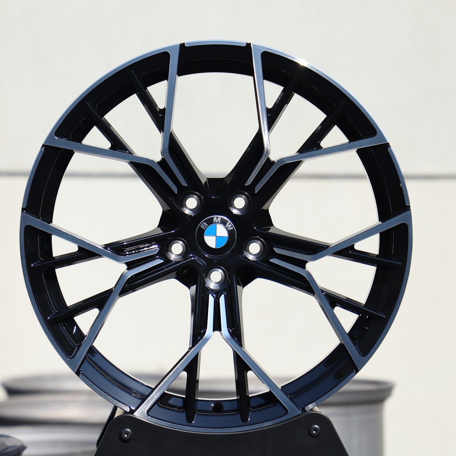 BMW 5 Series wheels – Matte Silver Cross-Spoke Machined Face (BMW Style 763M), front view