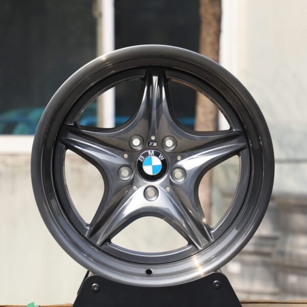 BMW 5 Series wheels – Metallic Gray 2-Piece 5-Star Spoke Deep Lip, front view