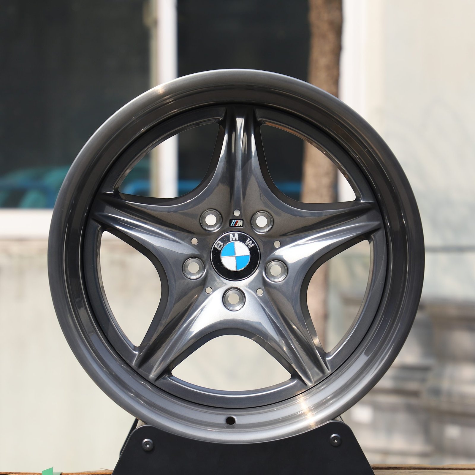 BMW 5 Series wheels – Metallic Gray 2-Piece 5-Star Spoke Deep Lip, front view