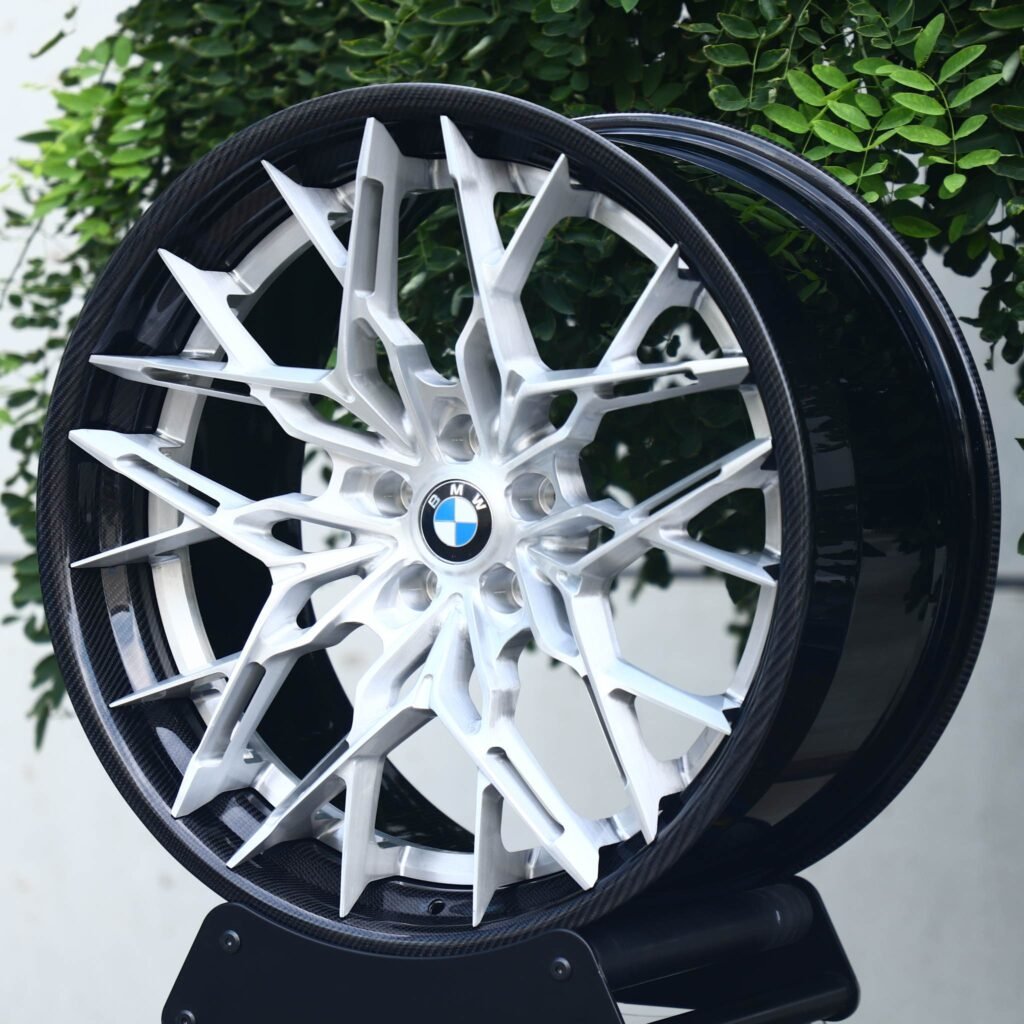 BMW 3 Series wheels – Silver / Gloss Black 2-Piece Cross-Spoke Carbon Fibre, angled view