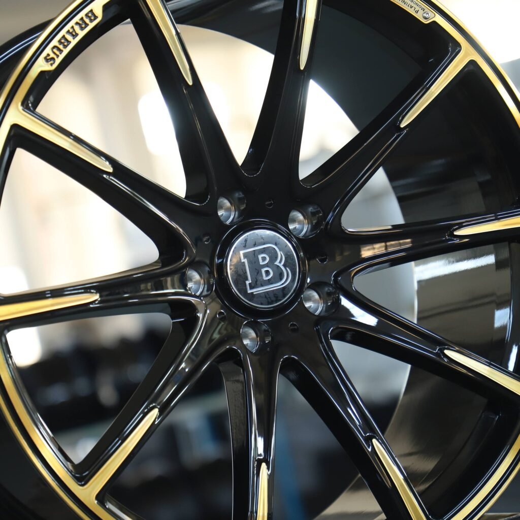 Mercedes-Benz E-Class W213 wheels – Brabus Gloss Black / Gold 10-Spoke Machined Lip, lip and barrel detail