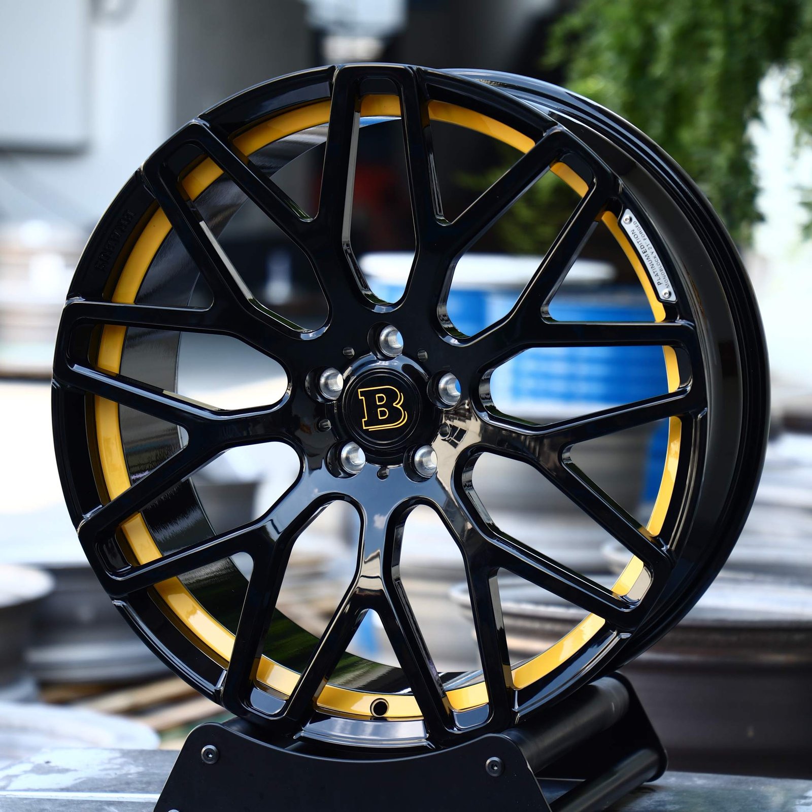 Mercedes-Benz E-Class wheels – Brabus Orange / Black 9 Y-Spoke, front view