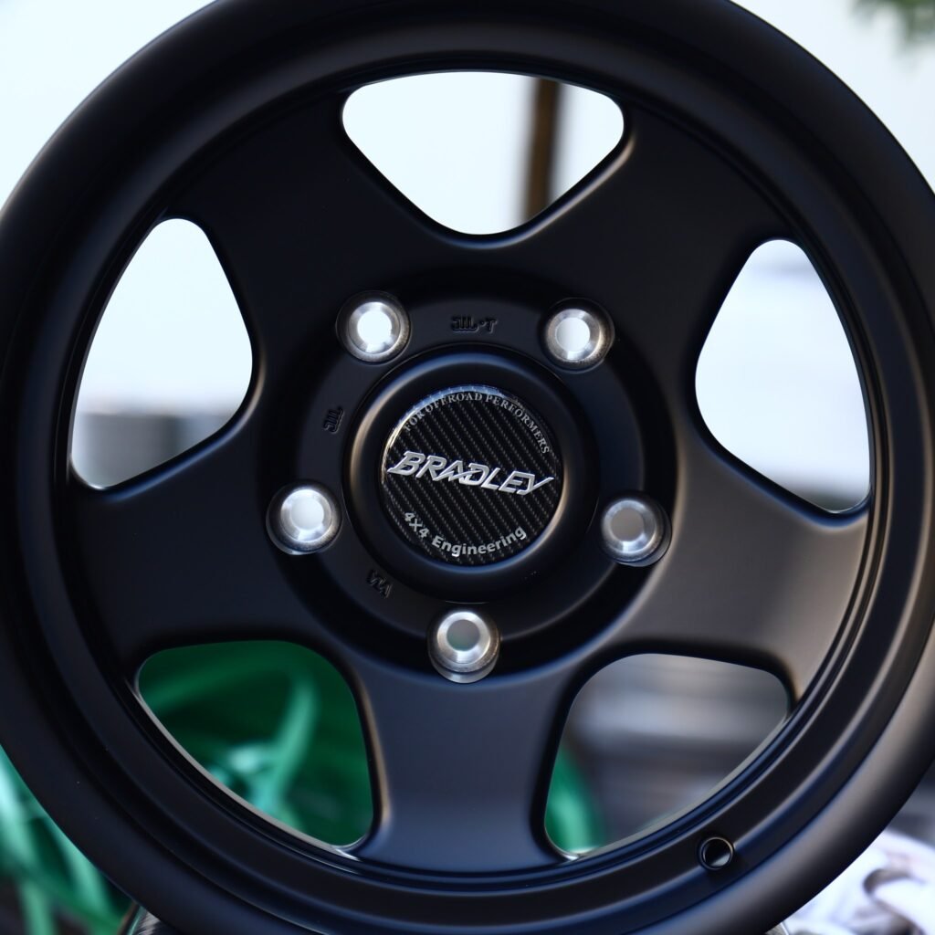 Chevrolet Silverado 1500 wheels – Bradley 5-Spoke Deep Lip Semi-Full-Face, lip and barrel detail
