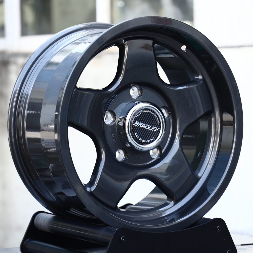 Land Rover Defender wheels – Gloss Black 5-Spoke Polished Lip (Bradley-Style), angled view