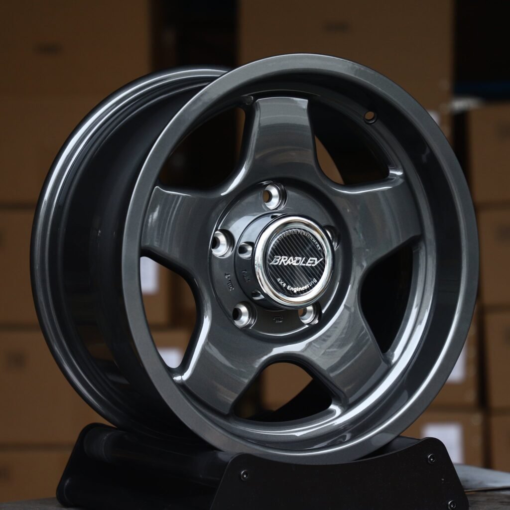 Land Rover Defender wheels – Gunmetal 5-Spoke (Bradley-Style), angled view