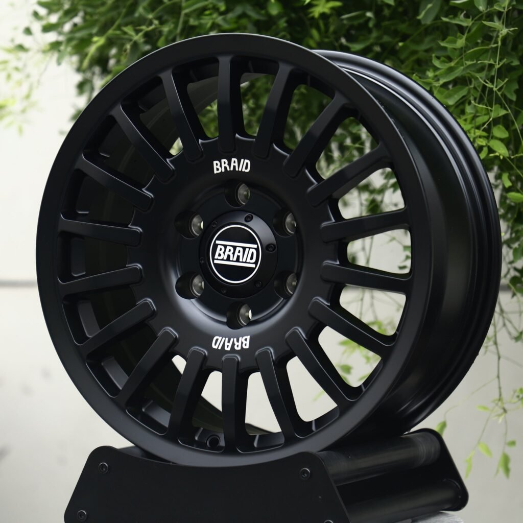 Land Rover Defender wheels – Matte Black 20-Spoke Rally (Braid-Style), angled view