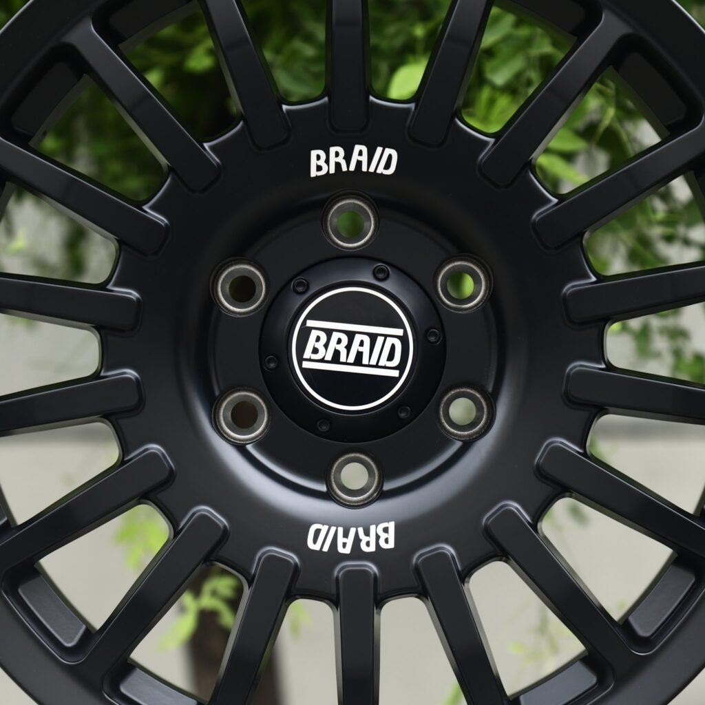 Jeep Gladiator wheels – Matte Black 20-Spoke Rally (Braid-Style), lip and barrel detail