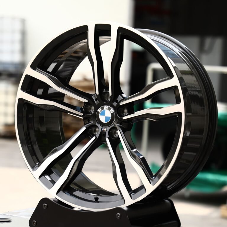 Кованые диски на BMW M5 — Кованый диск — с проточкой лицевой части, серый