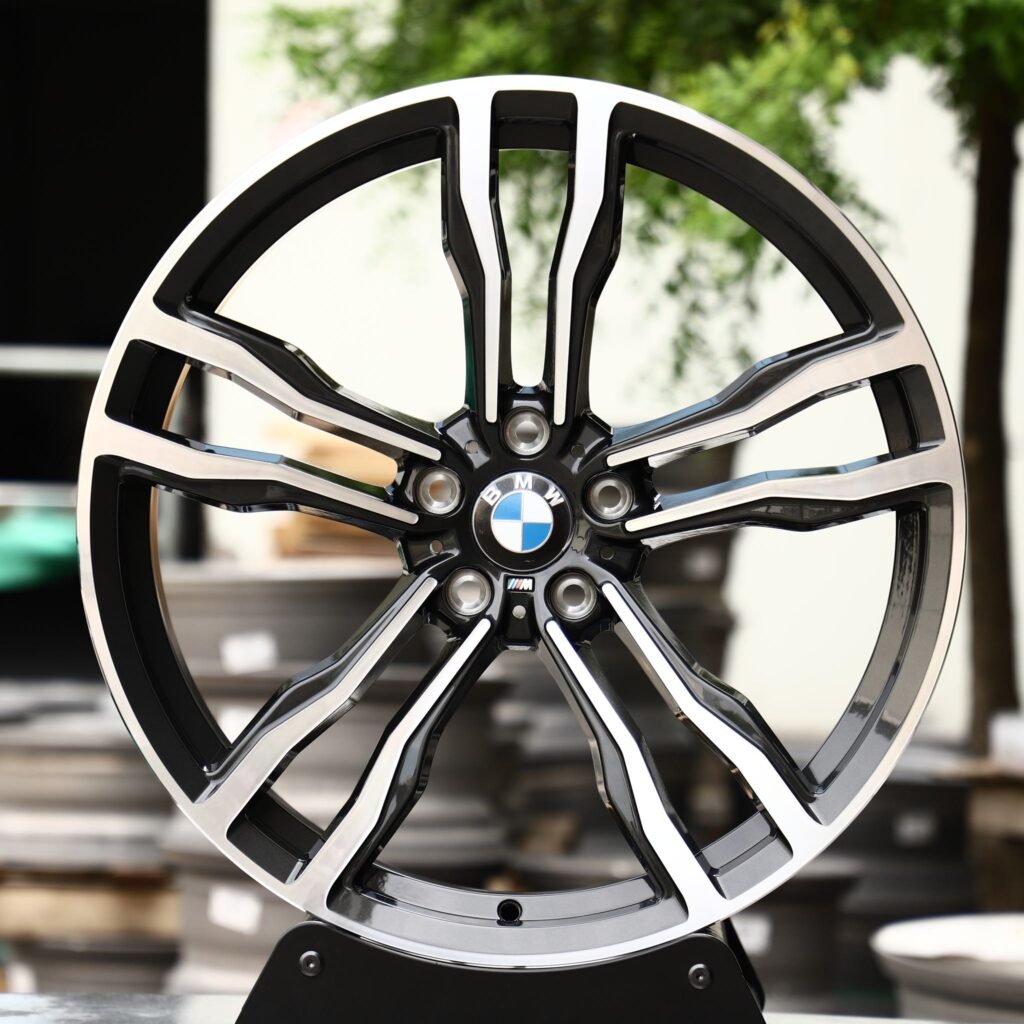 BMW M5 wheels – Bright Gray Machined Face, angled view