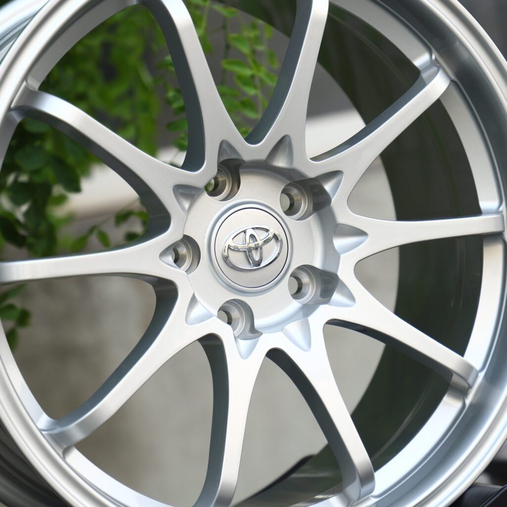 Toyota Camry wheels – Bright Silver 10-Spoke, lip and barrel detail
