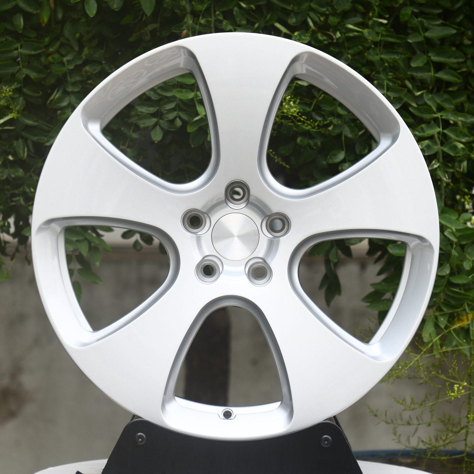 Audi A6 wheels – Bright Silver 5-Spoke, front view