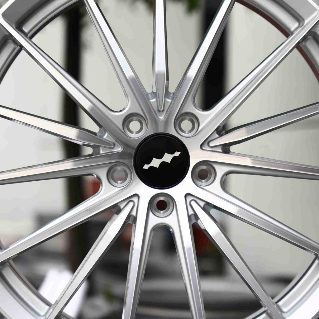 Buick Regal wheels – Bright Silver 5 W-Spoke (Buick OEM-Style), lip and barrel detail