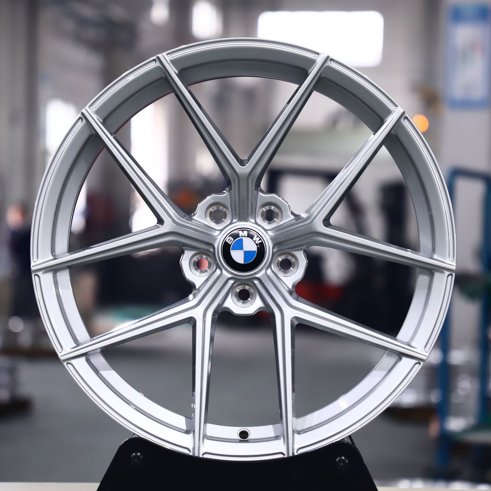 BMW M2 G87 wheels – Bright Silver 5 Y-Spoke, front view