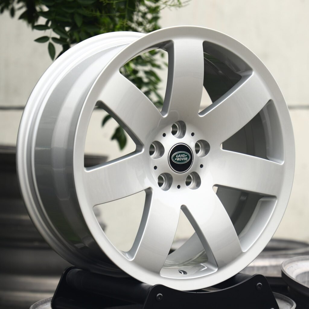 Land Rover Defender wheels – Bright Silver 6-Spoke, angled view