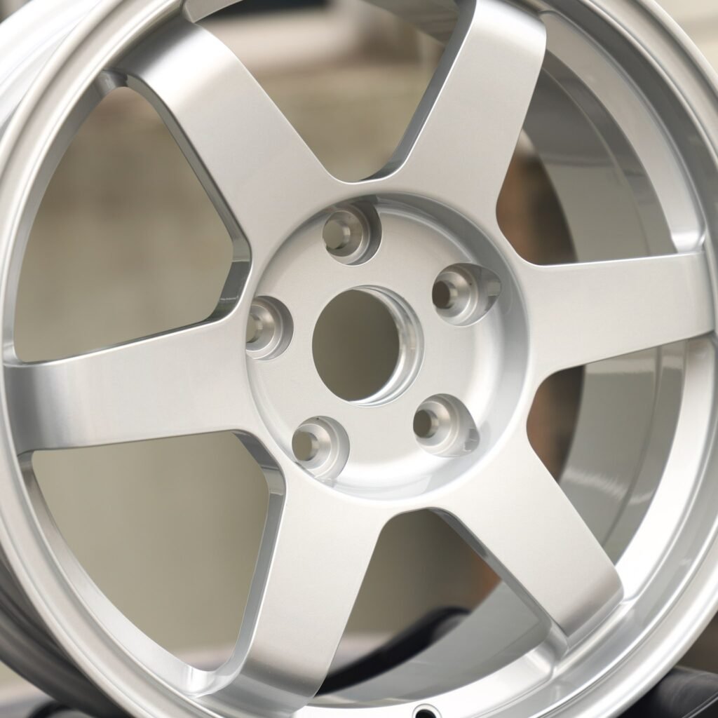 BMW M4 F82 wheels – Bright Silver 6-Spoke, lip and barrel detail
