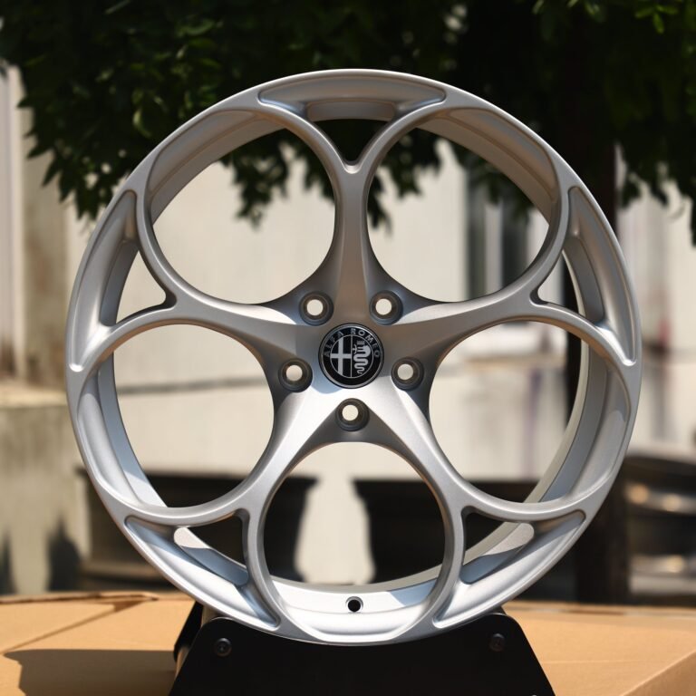 Alfa Romeo Giulia wheels – Bright Silver Custom, front view