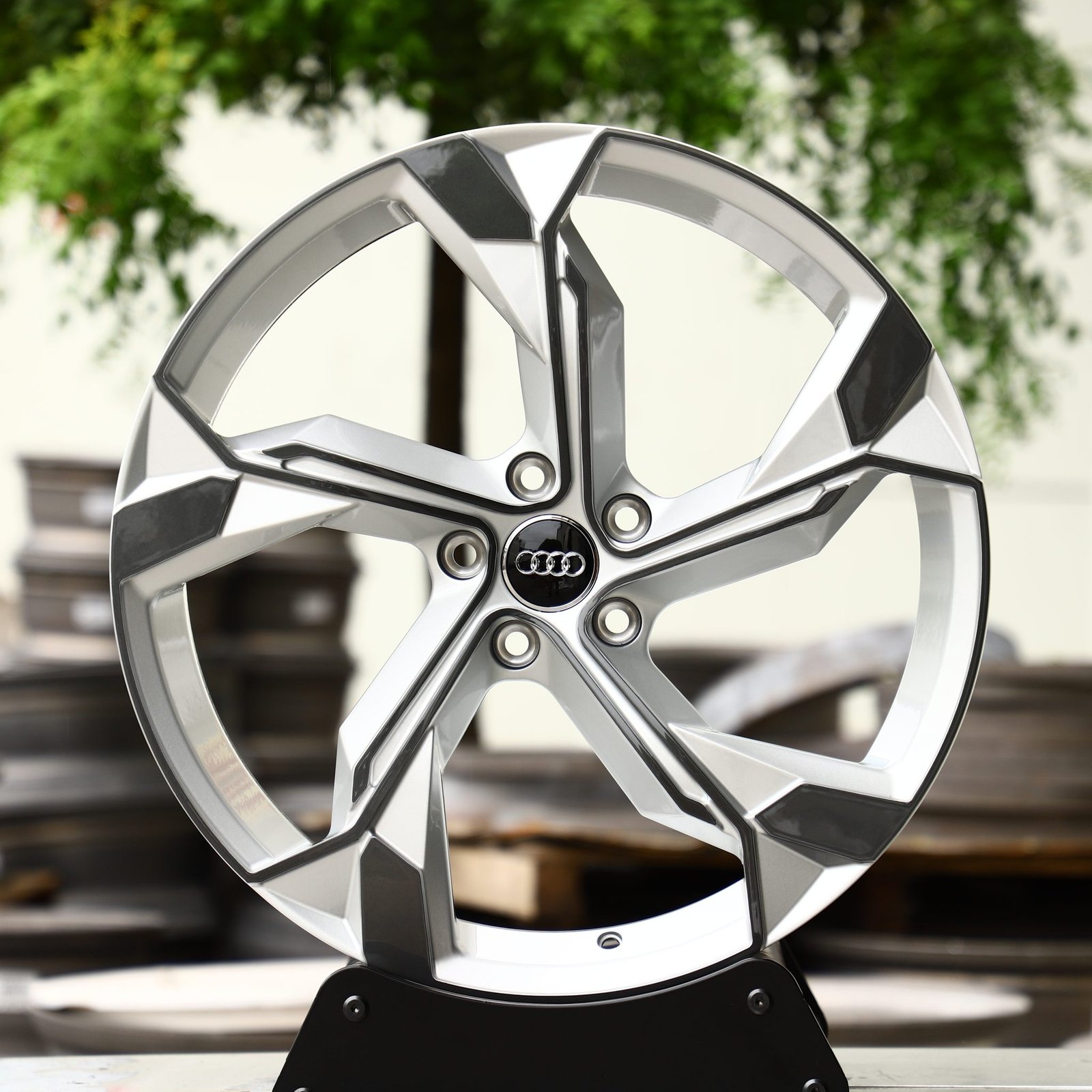 Audi A4 wheels – Bright Silver Directional Milled Machined Face, front view