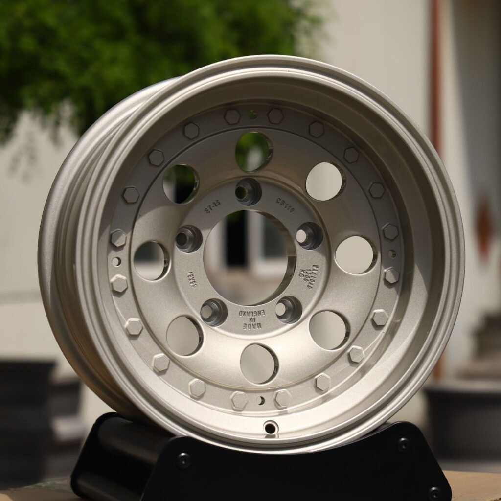 Toyota Land Cruiser wheels – Bright Silver Exposed Bolt Detail, angled view