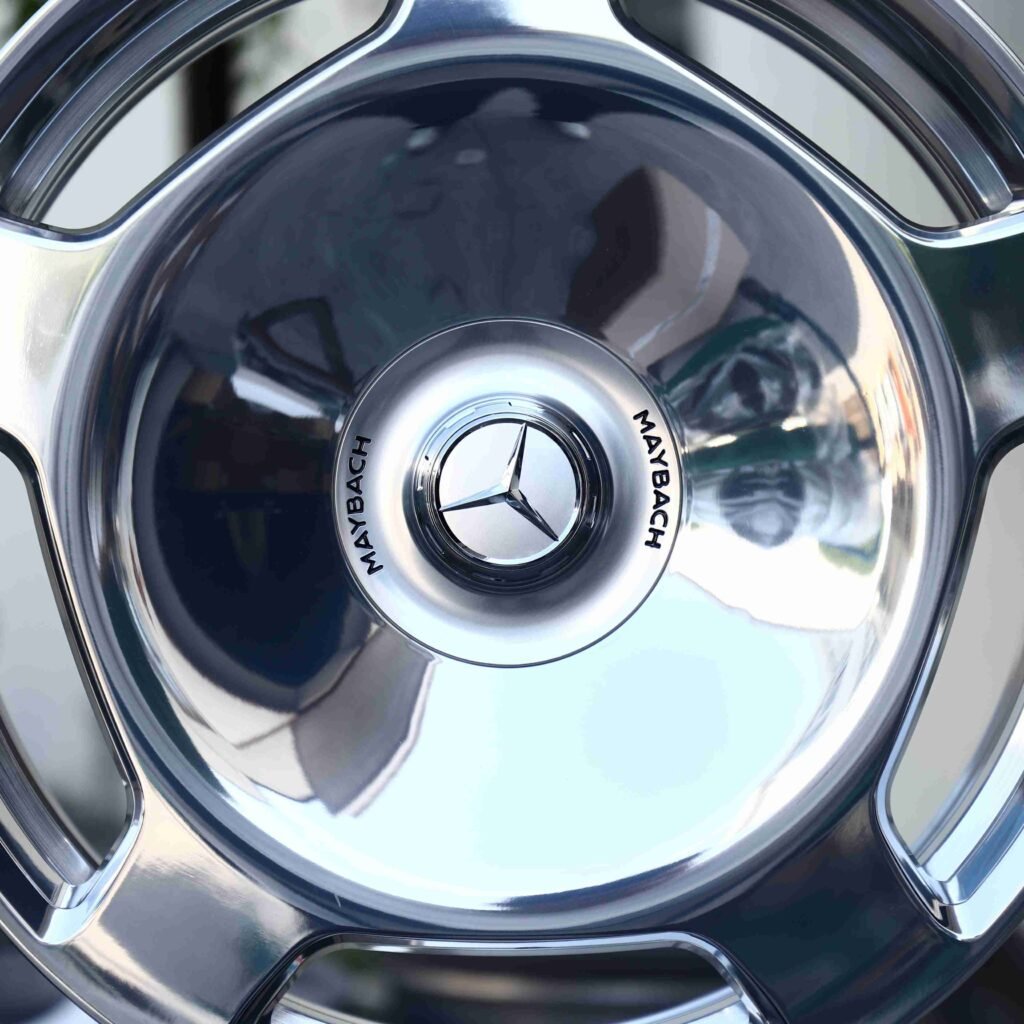 Audi Q7 wheels – Bright Silver, lip and barrel detail