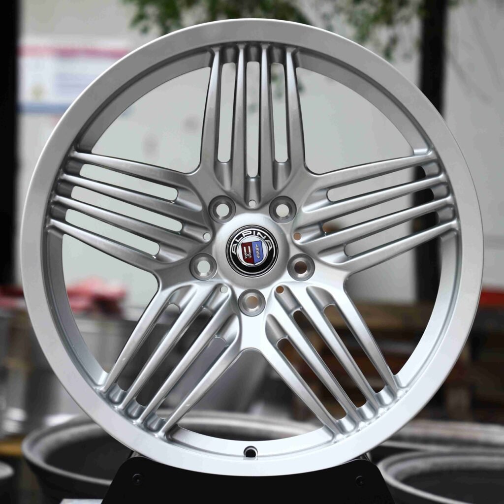 Porsche 911 wheels – Bright Silver, front view