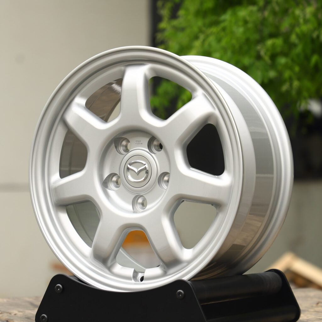 5x114.3 wheels – Bright Silver Full-Face 7-Spoke, side view