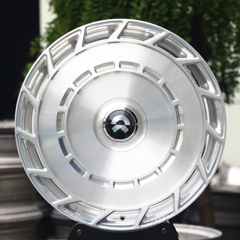 NIO ET7 wheels – Bright Silver Full-Face Directional Milled, front view