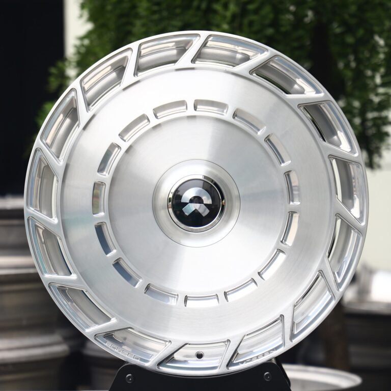 NIO ET7 wheels – Bright Silver Full-Face Directional Milled, front view