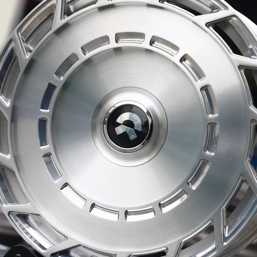 Lexus LS wheels – Bright Silver Full-Face Directional Milled, lip and barrel detail