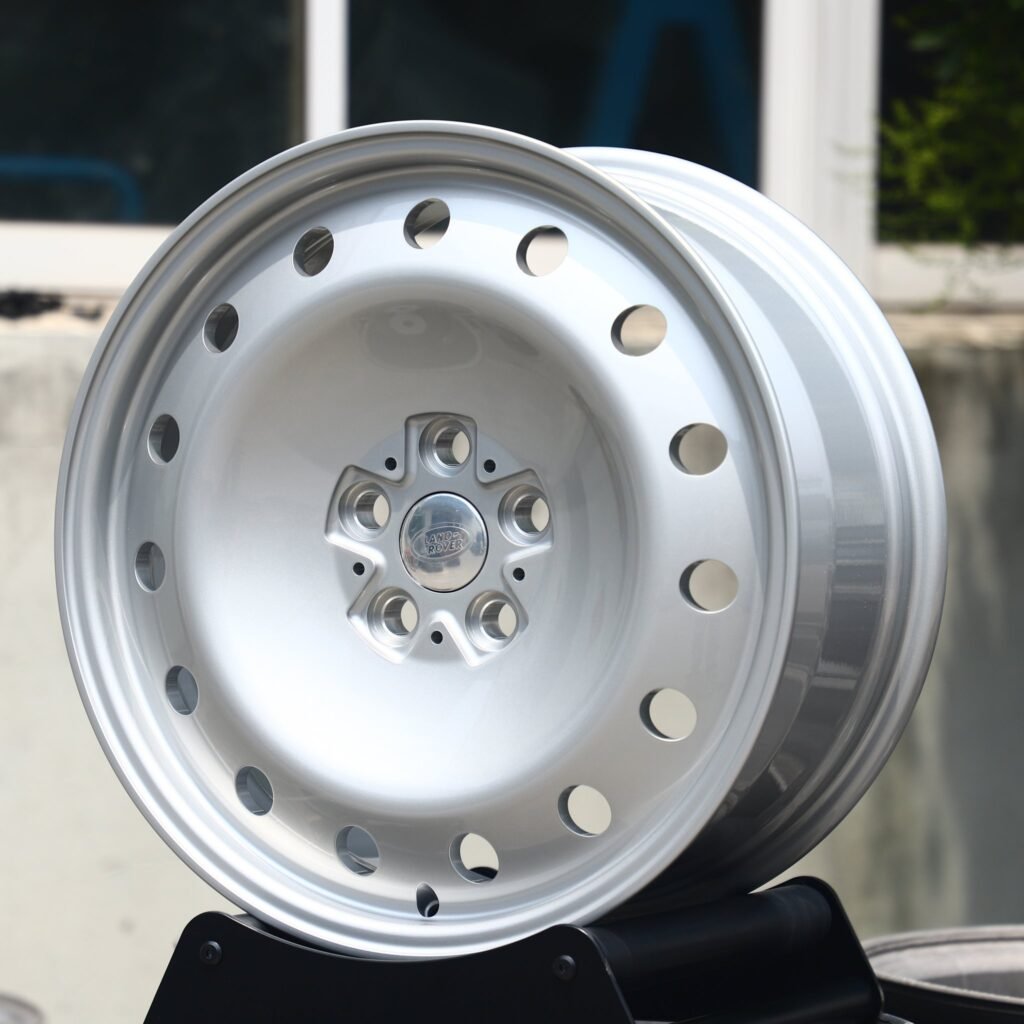 Ford Explorer wheels – Bright Silver Full-Face, angled view