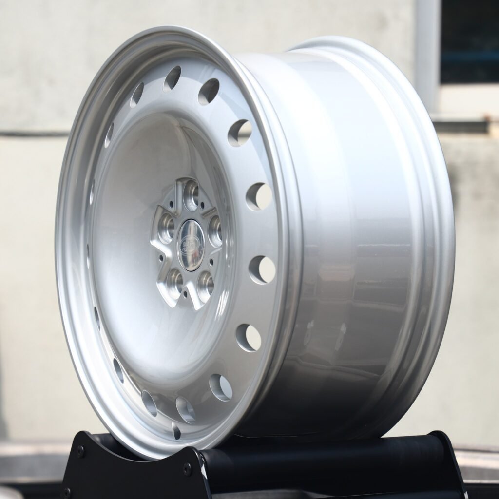 5x114.3 wheels – Bright Silver Full-Face, side view