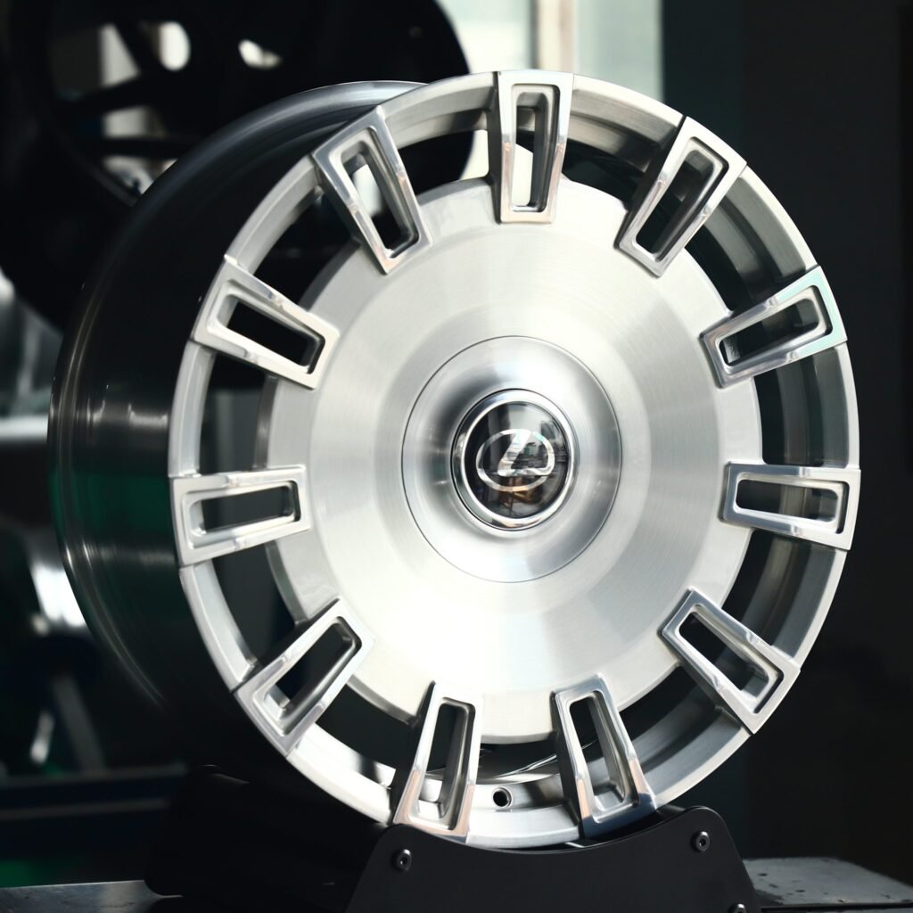 Lexus LS wheels – Bright Silver Full-Face, angled view