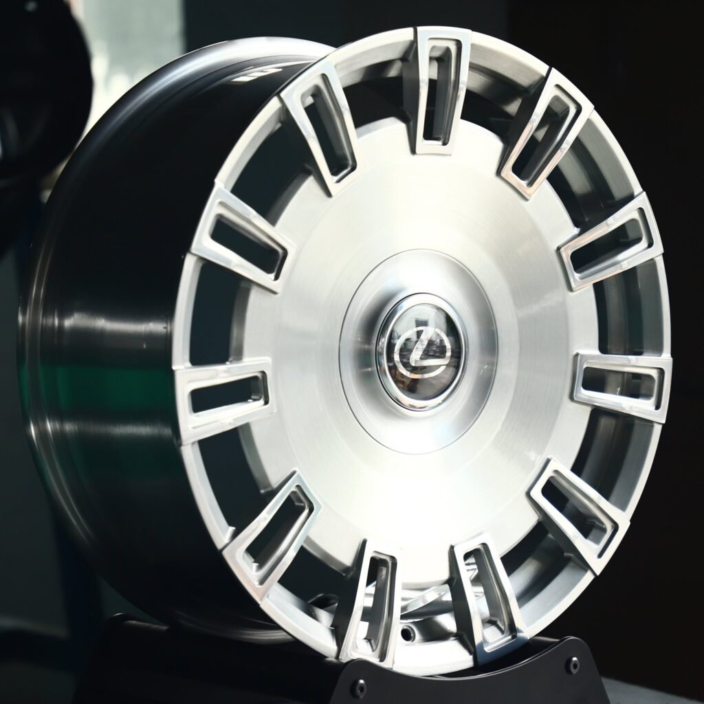 5x114.3 wheels – Bright Silver Full-Face, side view