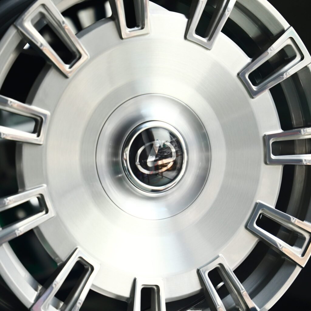 Lexus GS wheels – Bright Silver Full-Face, lip and barrel detail